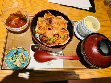 带广名物稀有豚肉丼