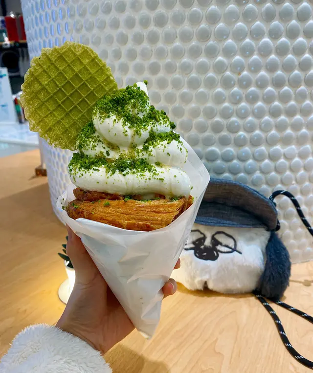 3.5牛乳雪糕牛角酥 開心果蜂蜜口味