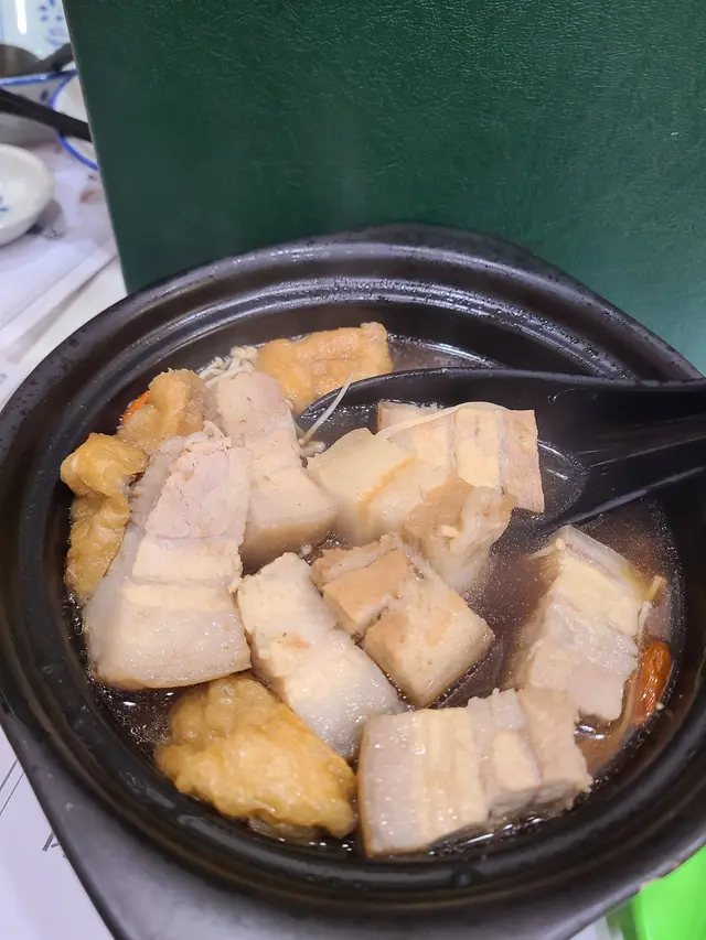 三層肉肉骨茶