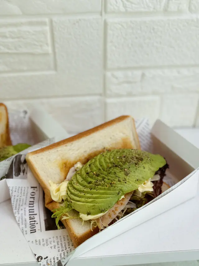 牛油果雞胸三文治