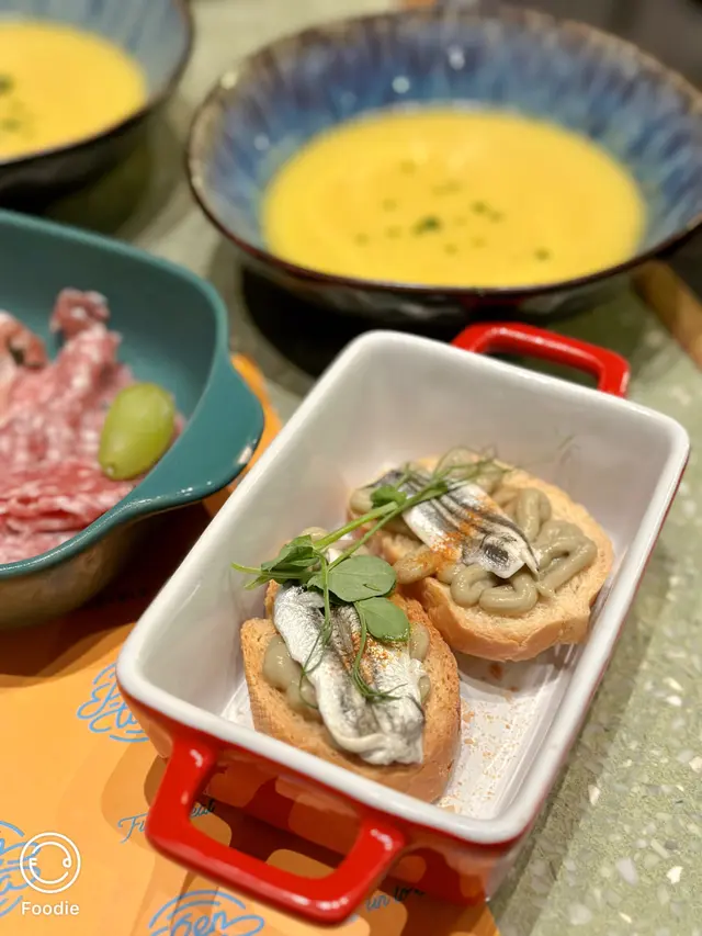 白鯷魚茄子蓉多士