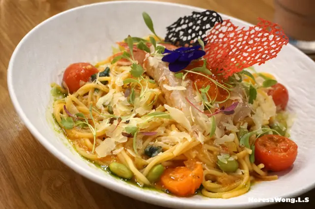 原隻赤海蝦刺身香濃蝦汁意大利麵