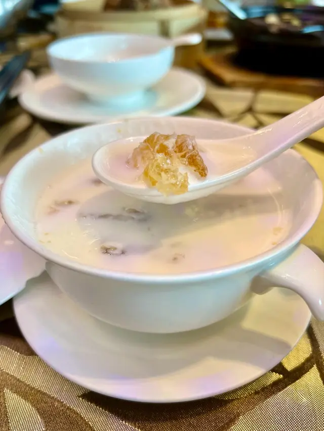 椰汁鮮奶燉桃膠（熱）