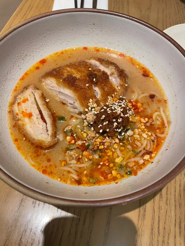 千層豬扒擔擔麵