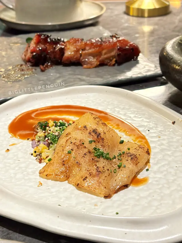 香煎花膠扒拌三色藜麥 