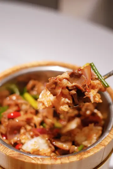 酸辣椒鸡肾木桶饭