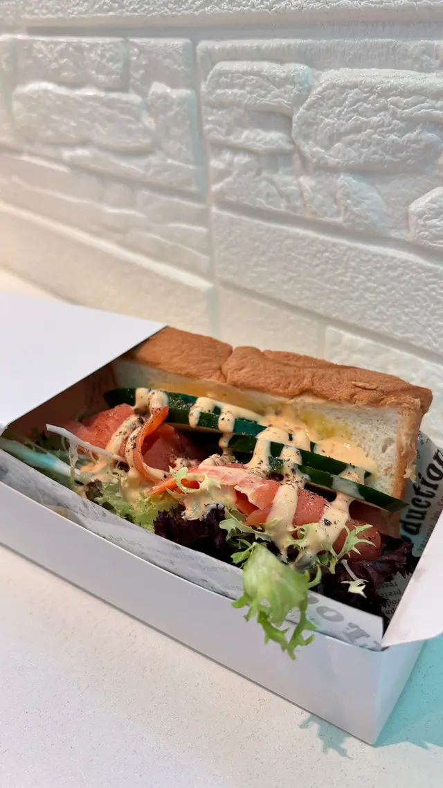 煙三文魚青瓜三文治