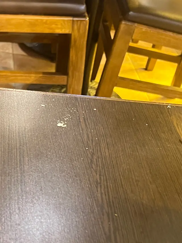啲灰甩咗喺枱