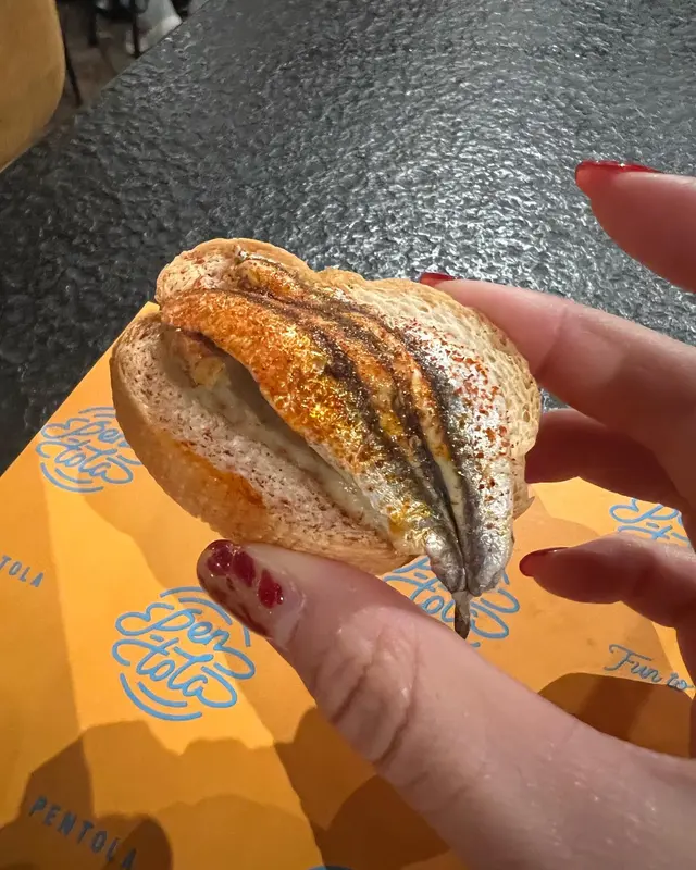 白鯷魚茄子蓉多士