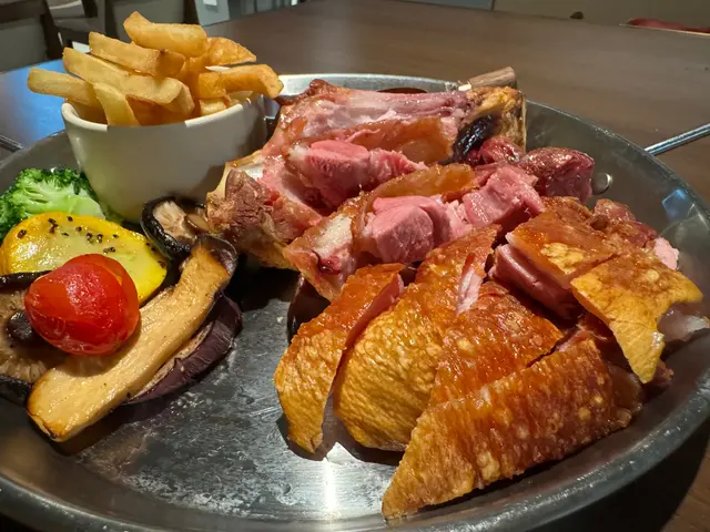 德國豬手配柬埔寨黑胡椒汁