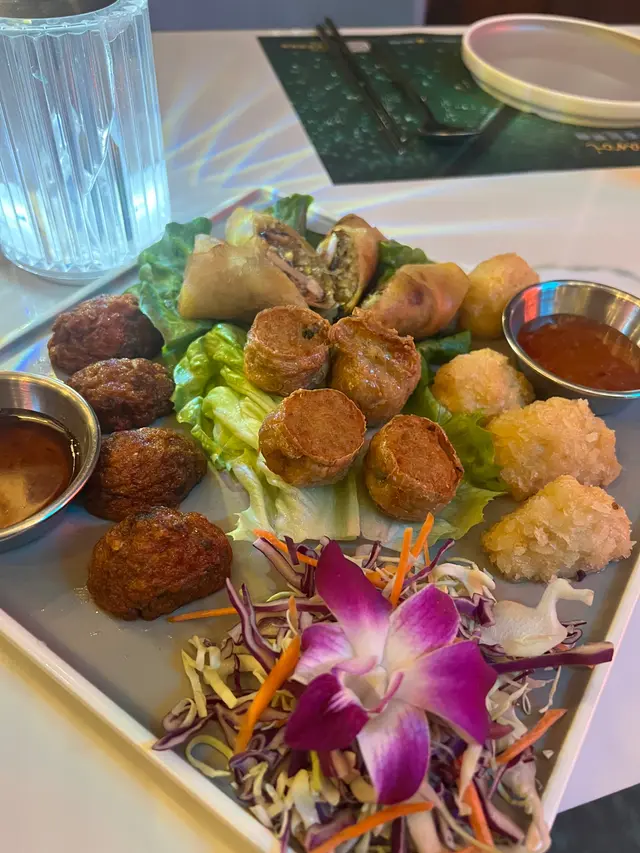泰式拼盤(蝦餅、魚餅、春卷、雞卷)