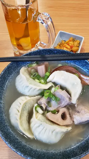 菜肉饺子配甘荀面