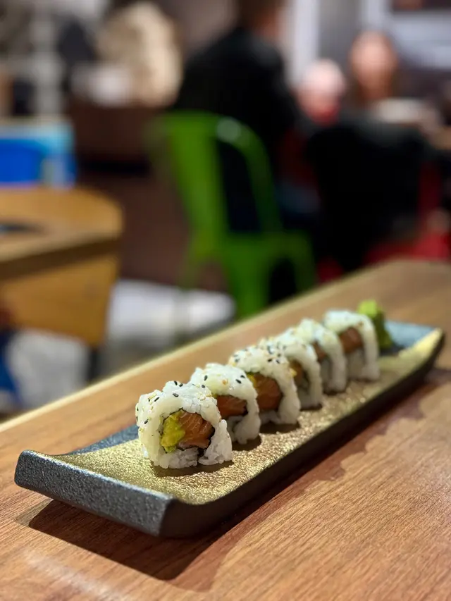 牛油果三文魚卷