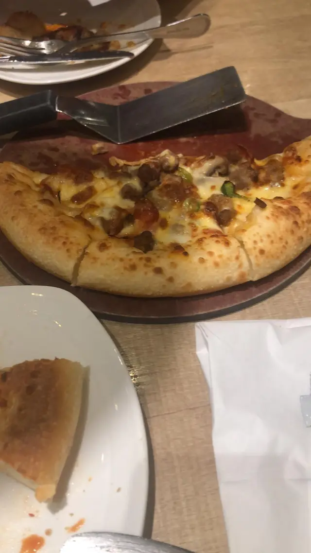 來必勝客吃披薩,也只有披薩好吃