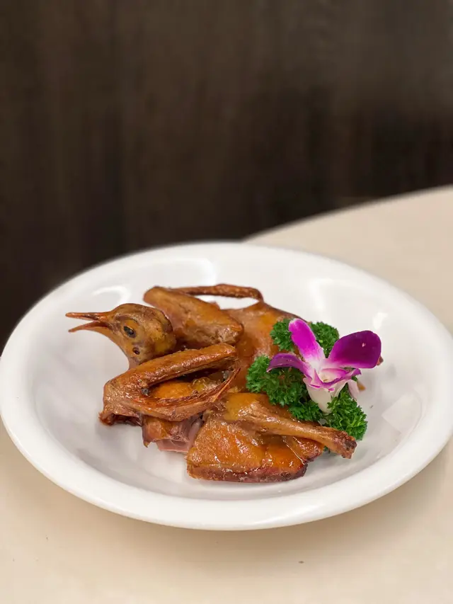 玻璃脆皮乳鴿