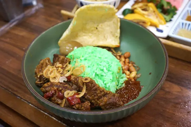 巴東牛肉配江魚椰漿飯