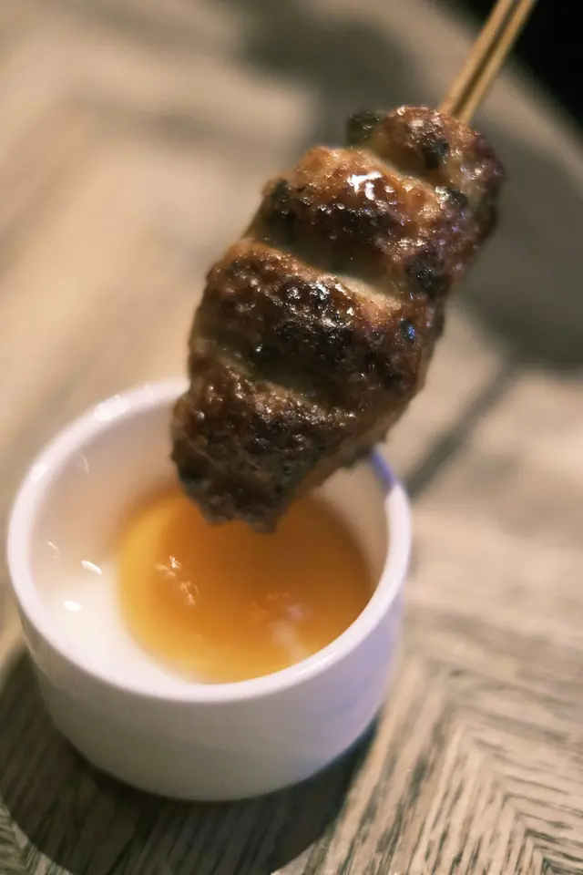 自家製免治雞肉棒（配鮮蛋黃）