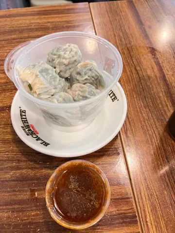 手工包饺子