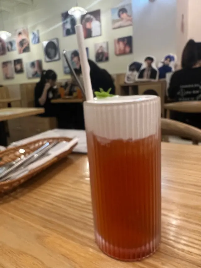 芝士奶蓋士多啤梨綠茶