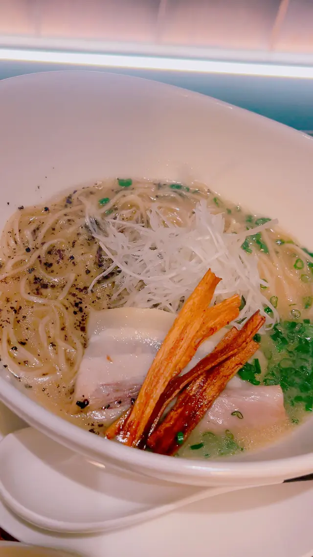 煙熏黑椒豚骨拉麵