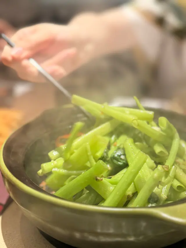 炒「真係」泰國通菜(少葉)