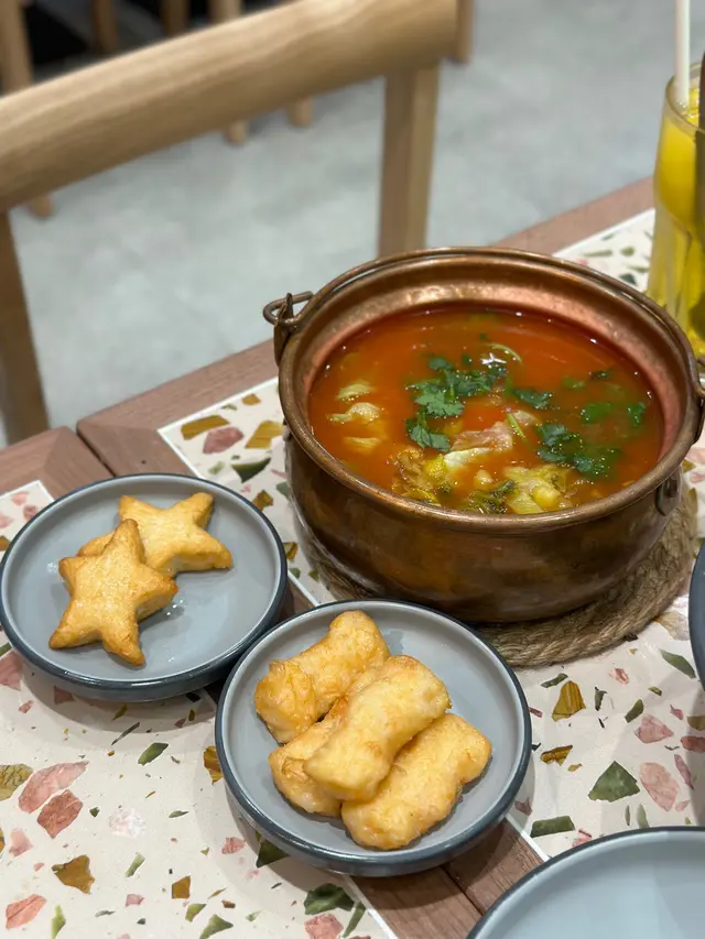 農鄉番茄泡椒銅鍋米線