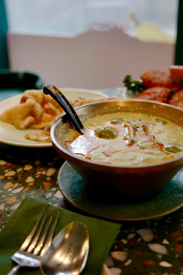 椰香青咖喱雞配薄餅