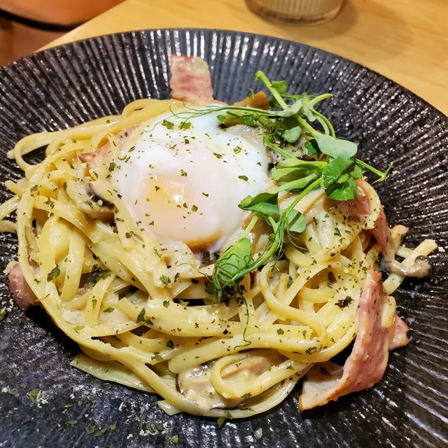 溫泉蛋卡邦尼扁意粉