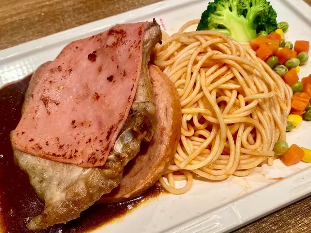 洋蔥汁火腿餐肉豬扒意粉