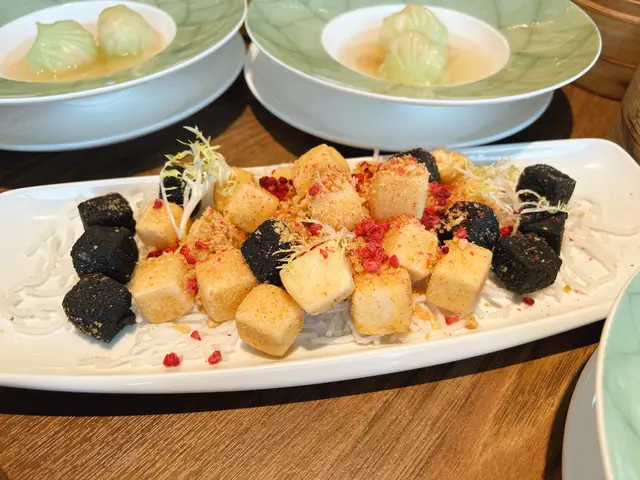黃金豆腐粒拼黑金豆腐