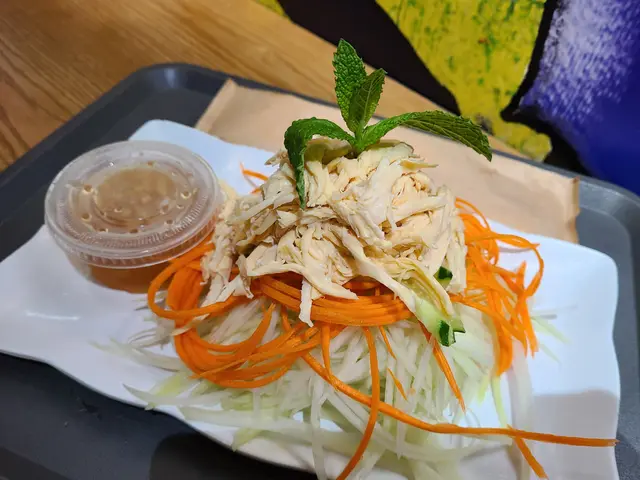 青木瓜手撕雞沙律