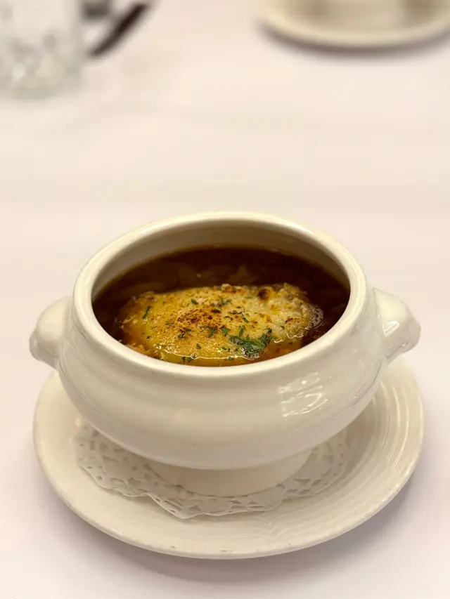 Onion soup, emmental