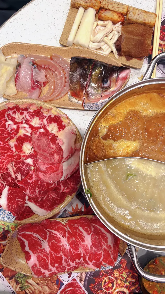 牛骨髓很新鲜，稍微烫熟之后入口，口感极佳