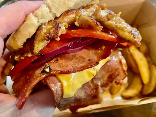 煤工煙肉漢堡加唐人街雞扒