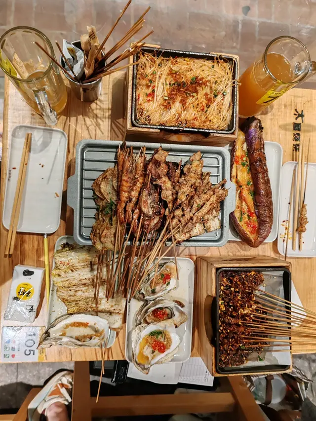 1.烤香菇
2.烤土豆片
3.烤雞脆骨
4.潑辣豬小串
5.烤茄子
6烤雞腿肉串
7.蜜汁烤翅中
8.烤海蝦
9.烤生蠔
10.鐵盤金針菇
11.烤醋娃娃菜
12.開味小三樣
13.烤胶東切餡大包
#foodie #FoodieLife #FoodieLife #串燒 #串燒hk#串燒推介