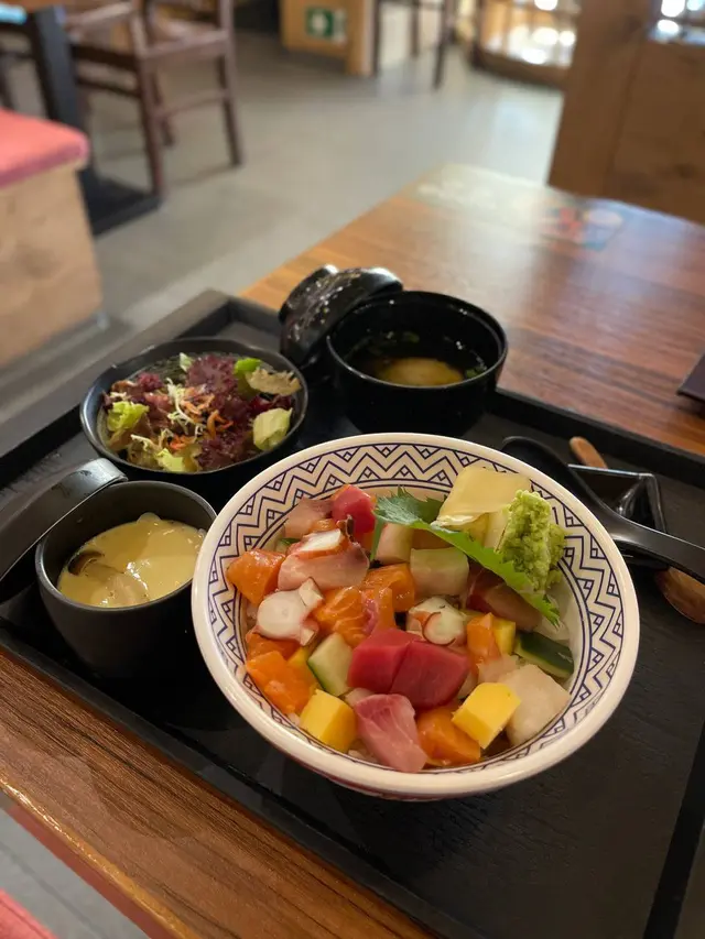 角切刺身丼定食