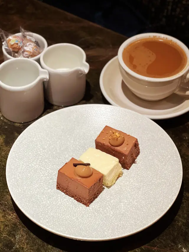 豆腐及朱古力慕斯蛋糕