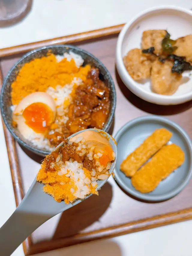 鹽酥雞肉鬆滷肉飯