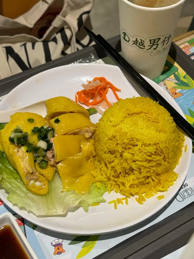 招牌精裝海南雞配黃薑飯