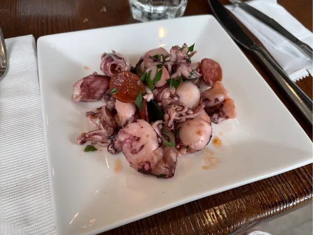 香煎魷魚仔配西班牙肉腸