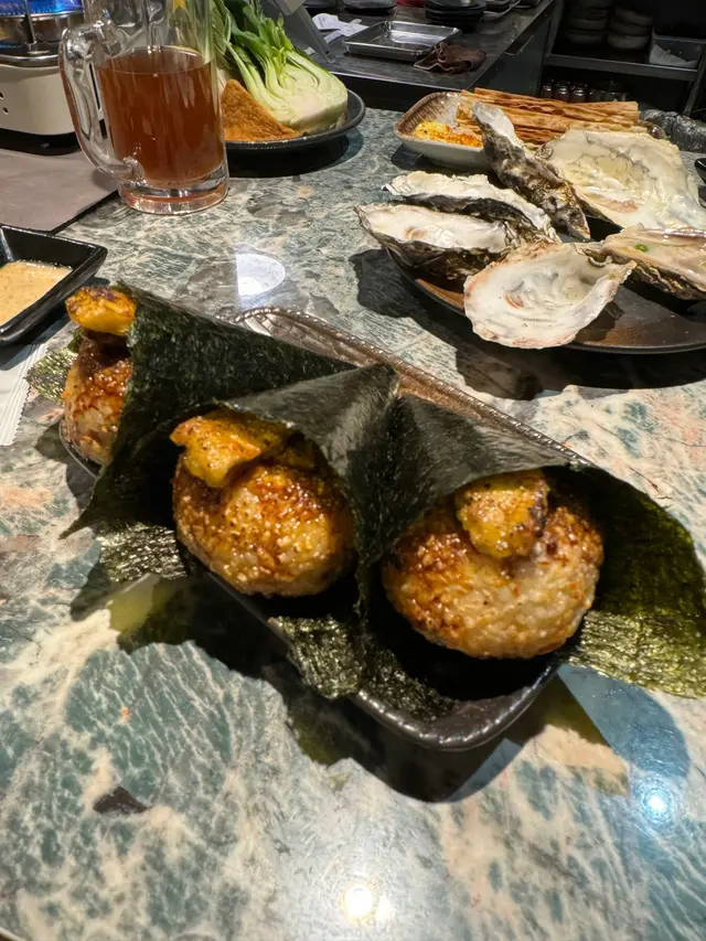 炭燒蟹黃醬鵝肝蟹肉飯糰