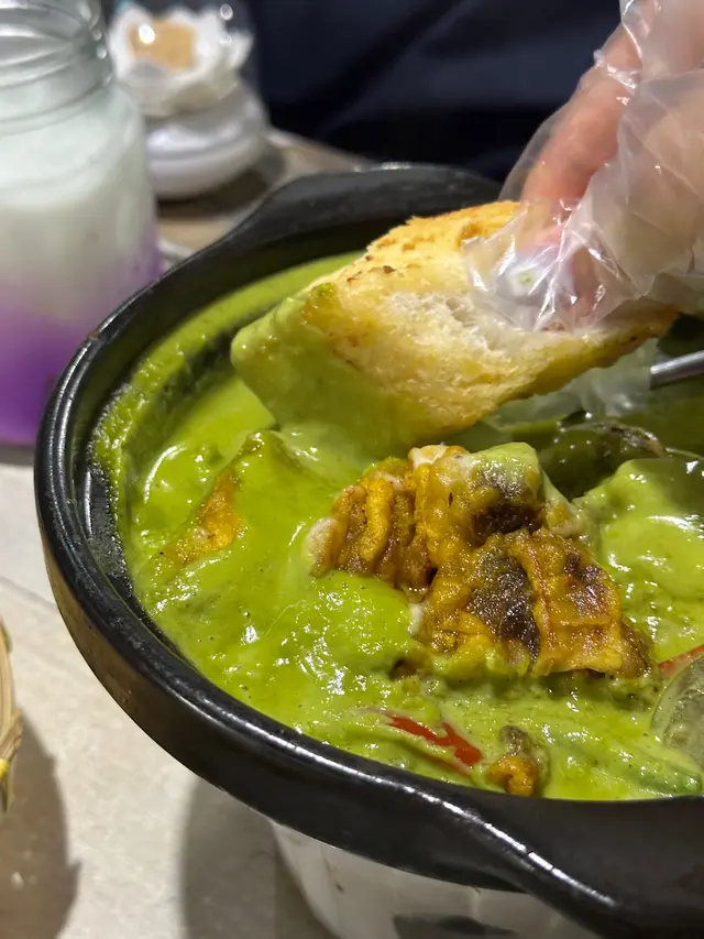 青咖喱軟殼蟹配蒜蓉包