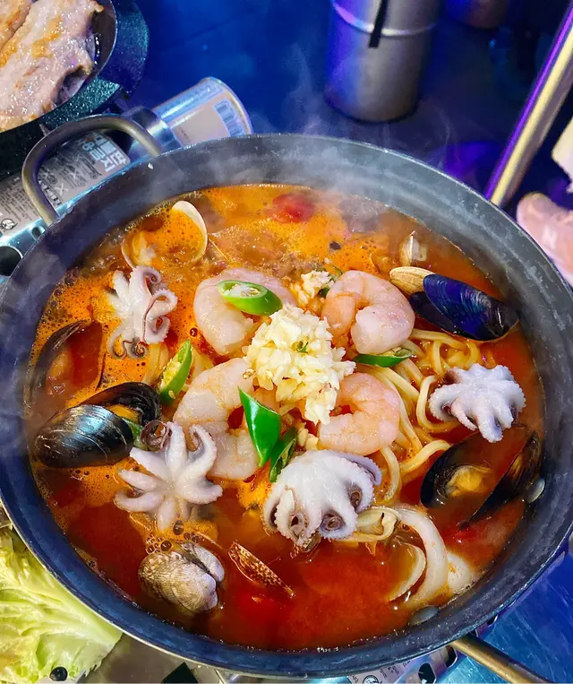 番茄韓式辣海鮮湯 配中華麵