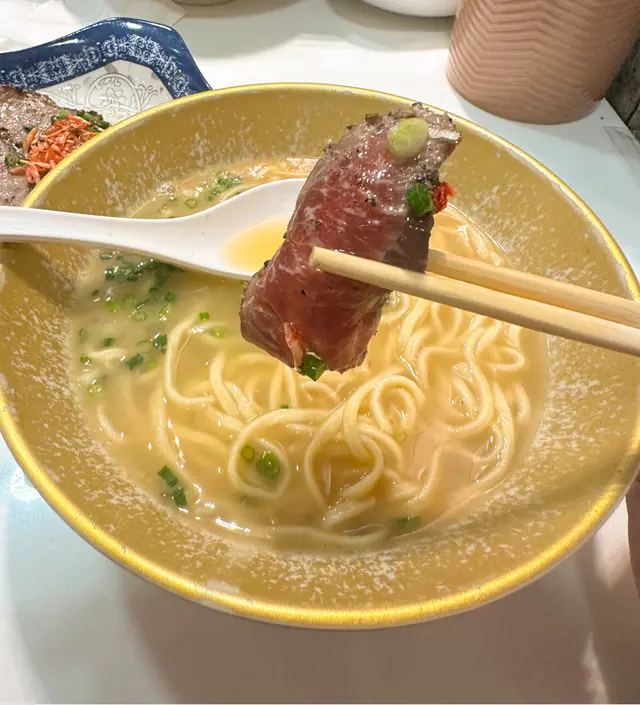 金華火腿煲雞濃湯Roast Beef伊麵