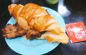 豬扒牛角包