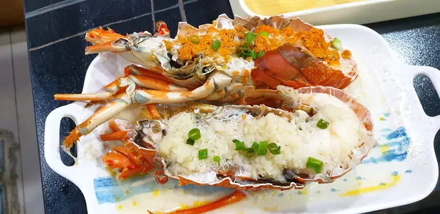 蟹膏蒸龍蝦 & 蒜蓉蒸龍蝦