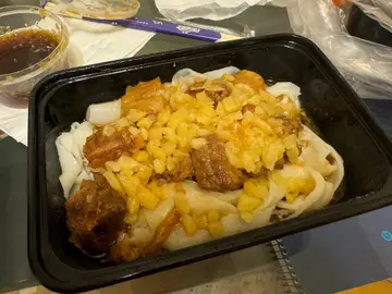 牛腩筲箕河粉