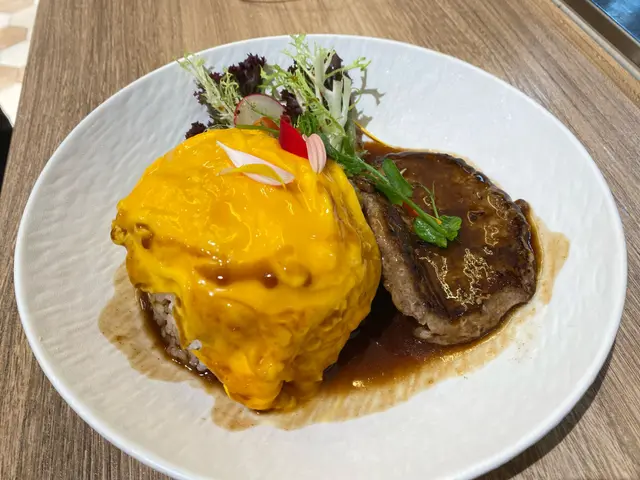 自家制牛肉漢堡滑蛋飯