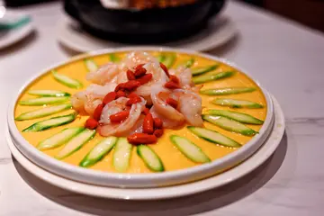 翡翠花雕蒸虾球