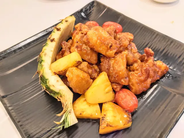 鮮菠蘿拔絲咕嚕肉